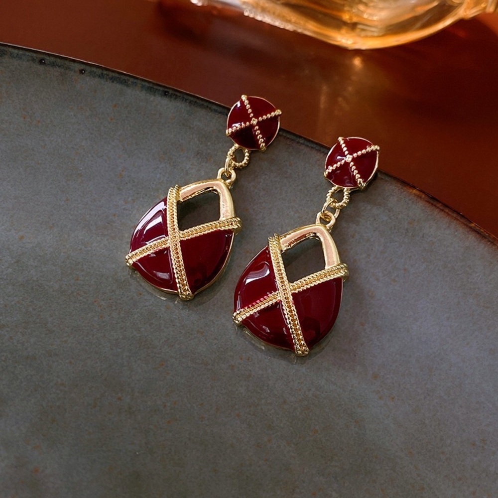 Second-hand earrings, earring accessories